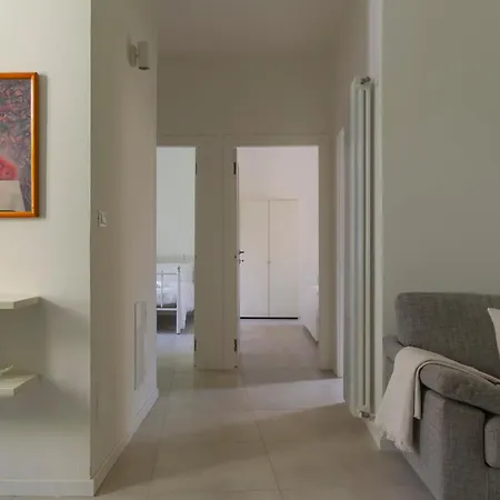 Daire Amos - 5 Minutes From Piazza Maggiore Bolonya